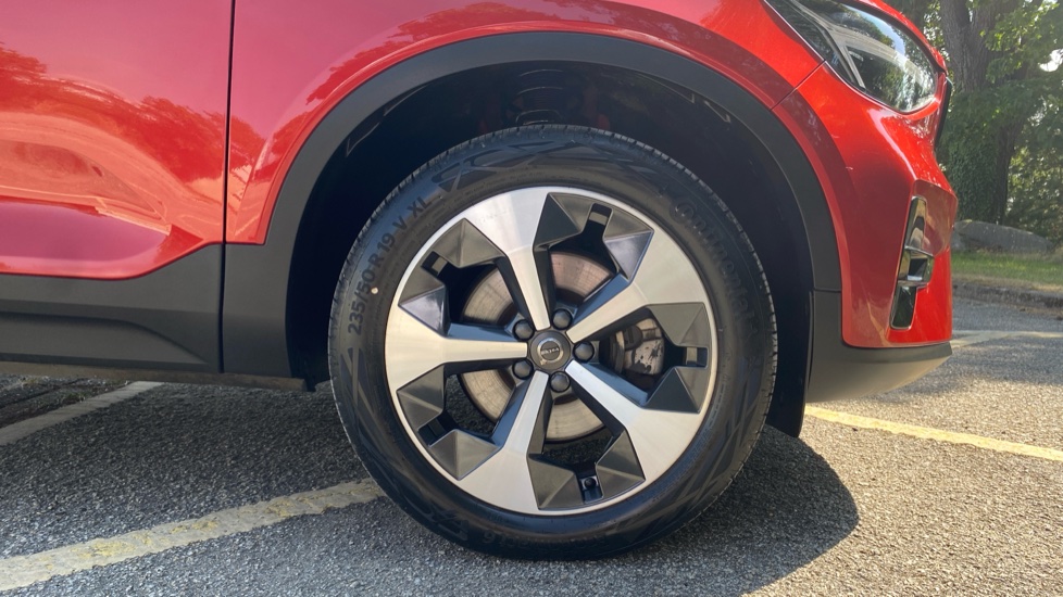 Volvo XC40 2.0 B3P Plus Dark 5dr Auto Petrol Estate - Image 9
