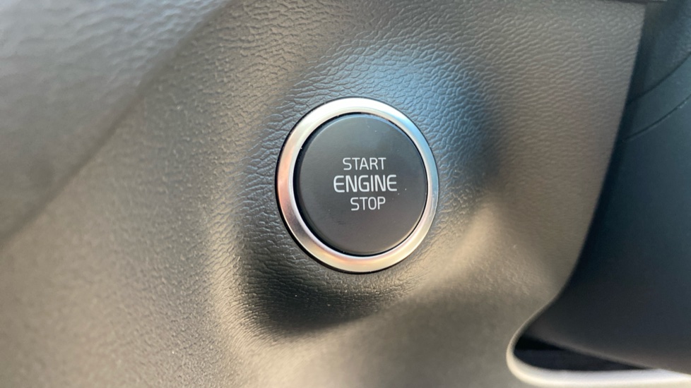 Volvo XC40 2.0 B3P Plus Dark 5dr Auto Petrol Estate - Image 27
