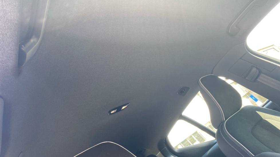 Volvo XC40 2.0 B3P Plus Dark 5dr Auto Petrol Estate - Image 31