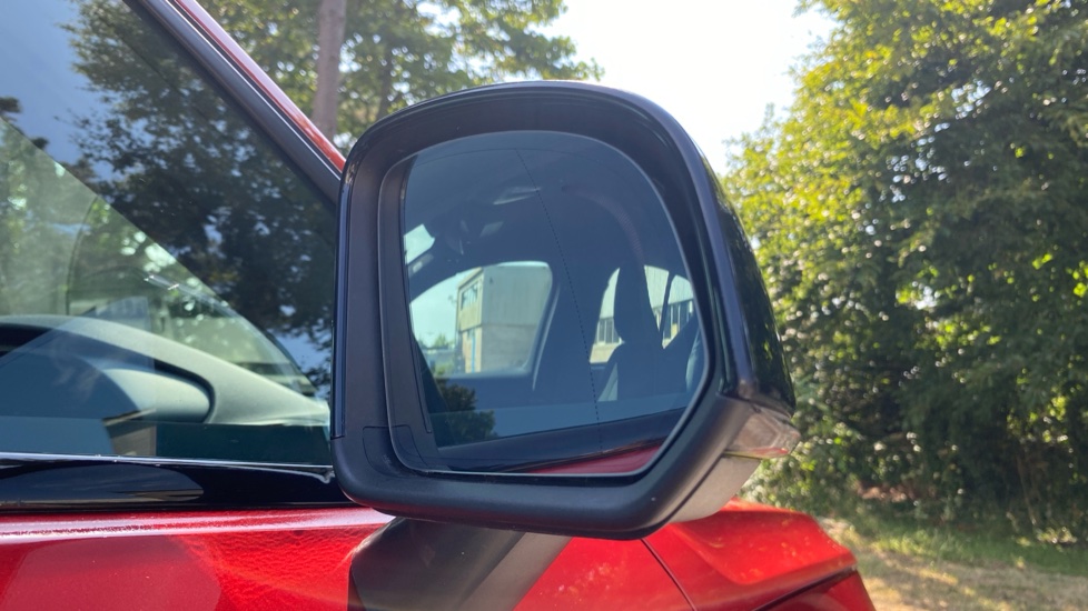 Volvo XC40 2.0 B3P Plus Dark 5dr Auto Petrol Estate - Image 32