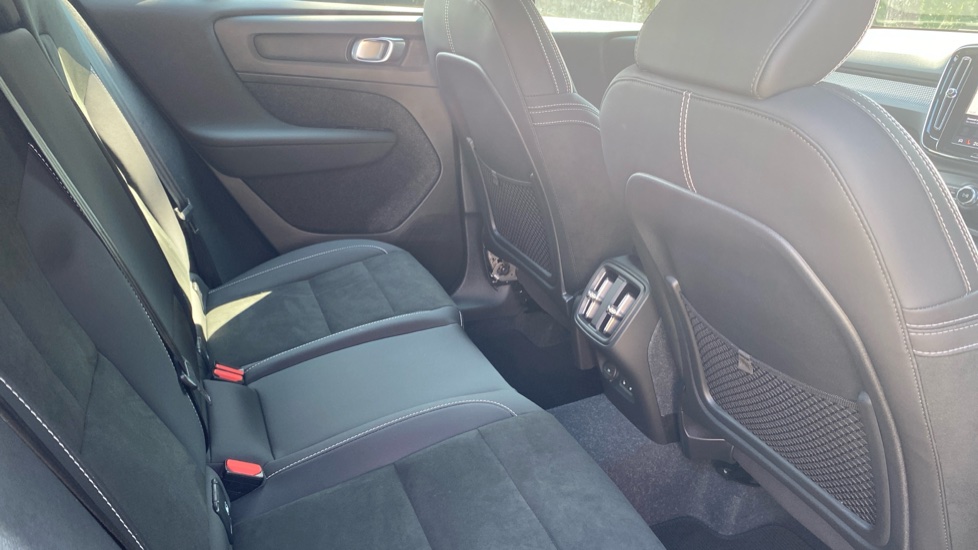 Volvo XC40 2.0 B3P Plus Dark 5dr Auto Petrol Estate - Image 33