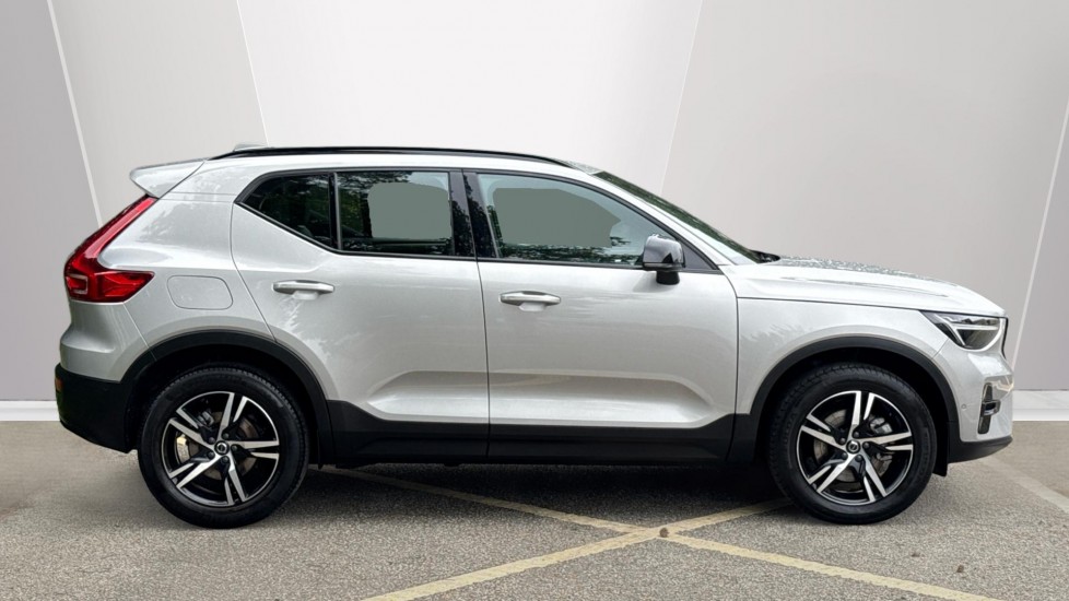 Volvo XC40 2.0 B3P Plus Dark 5dr Auto Petrol Estate - Image 3