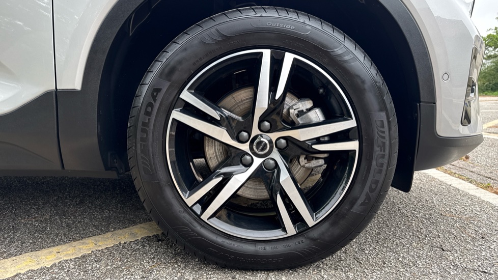 Volvo XC40 2.0 B3P Plus Dark 5dr Auto Petrol Estate - Image 9