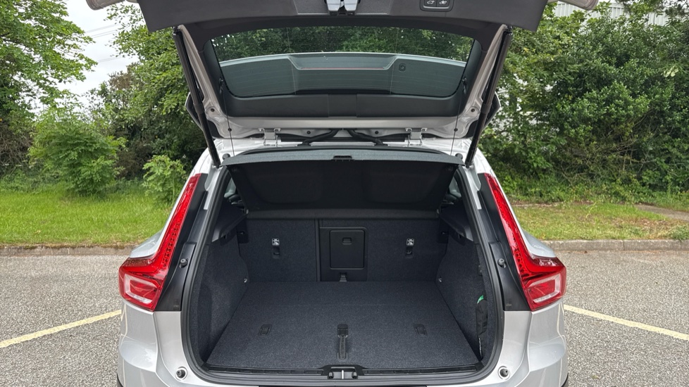 Volvo XC40 2.0 B3P Plus Dark 5dr Auto Petrol Estate - Image 13