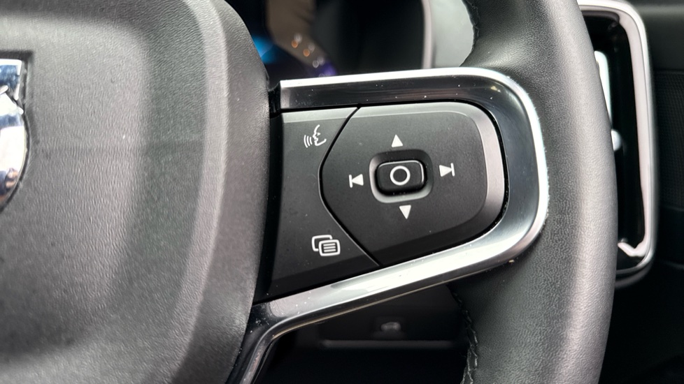 Volvo XC40 2.0 B3P Plus Dark 5dr Auto Petrol Estate - Image 22