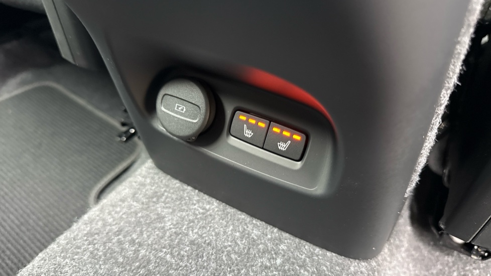Volvo XC40 2.0 B3P Plus Dark 5dr Auto Petrol Estate - Image 37