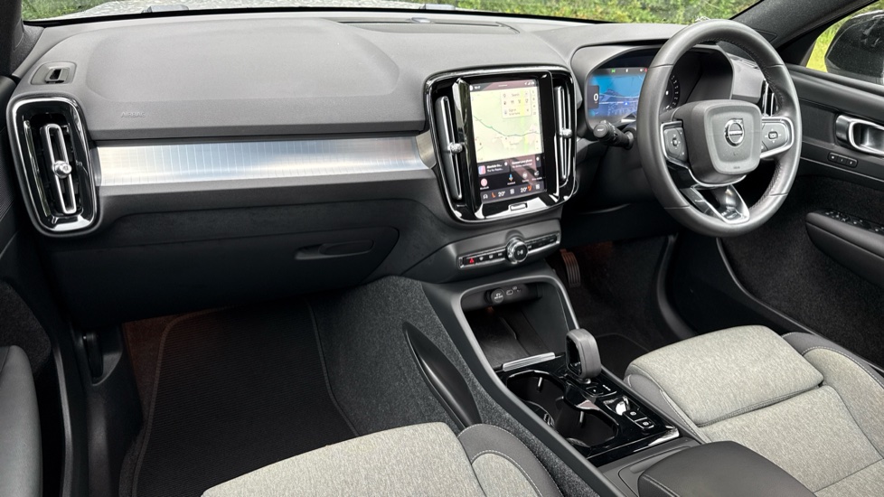 Volvo XC40 2.0 B3P Plus Dark 5dr Auto Petrol Estate - Image 38