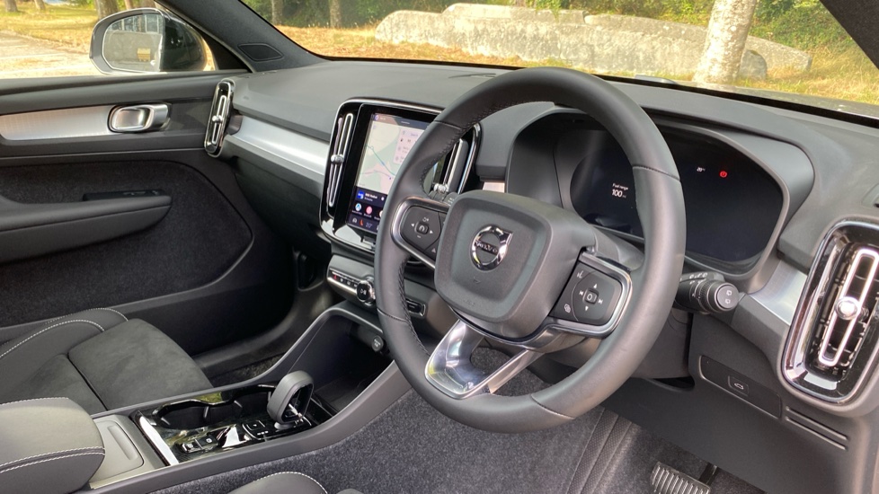 Volvo XC40 2.0 B3P Plus Dark 5dr Auto Petrol Estate - Image 4