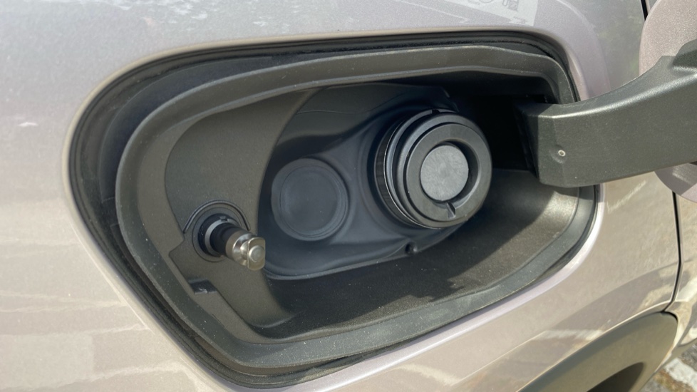 Volvo XC40 2.0 B3P Plus Dark 5dr Auto Petrol Estate - Image 16