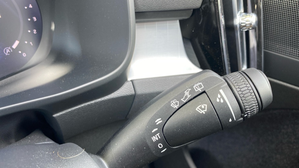 Volvo XC40 2.0 B3P Plus Dark 5dr Auto Petrol Estate - Image 23