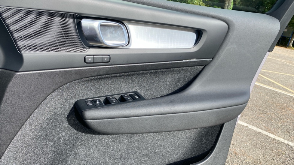 Volvo XC40 2.0 B3P Plus Dark 5dr Auto Petrol Estate - Image 29