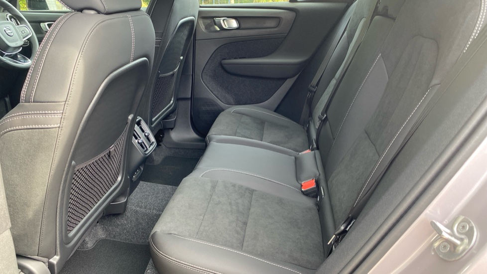 Volvo XC40 2.0 B3P Plus Dark 5dr Auto Petrol Estate - Image 33
