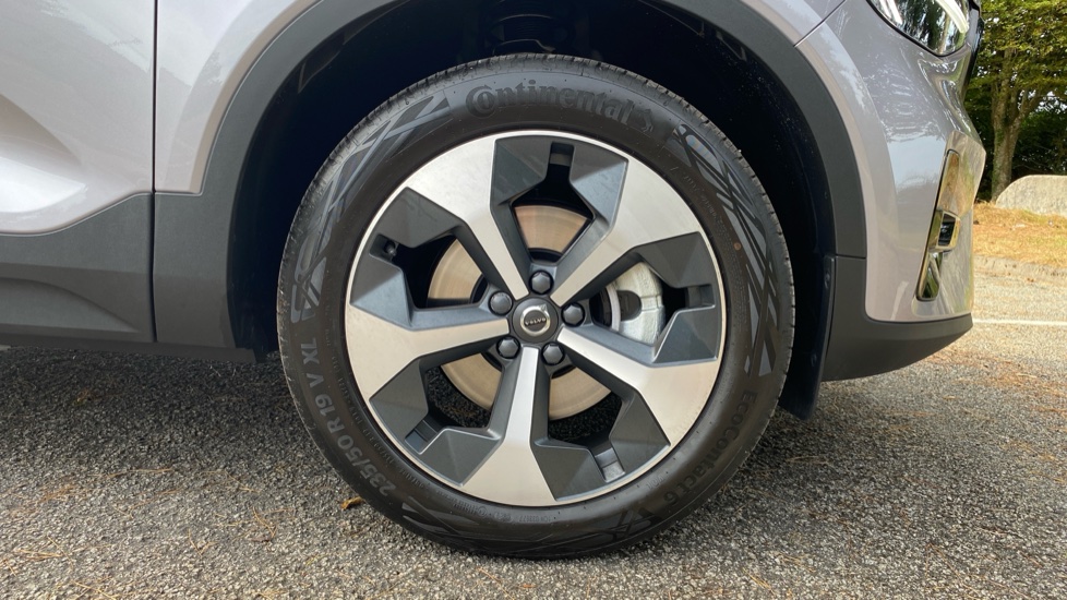Volvo XC40 2.0 B3P Plus Dark 5dr Auto Petrol Estate - Image 37