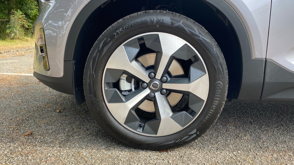 Volvo XC40 2.0 B3P Plus Dark 5dr Auto Petrol Estate - Image 38
