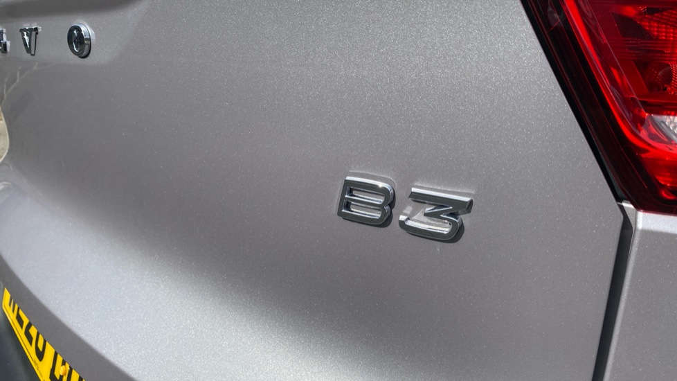 Volvo XC40 2.0 B3P Plus Dark 5dr Auto Petrol Estate - Image 45
