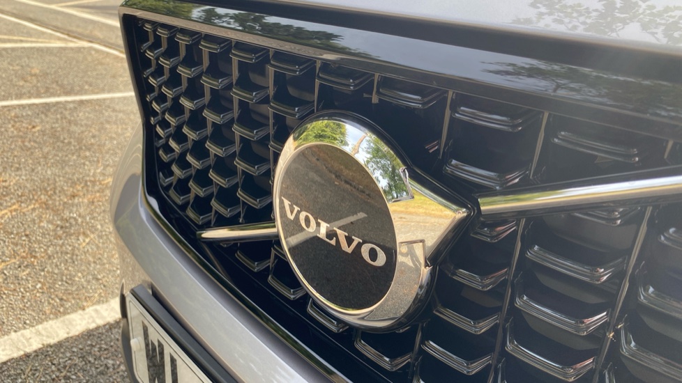 Volvo XC40 2.0 B3P Plus Dark 5dr Auto Petrol Estate - Image 49