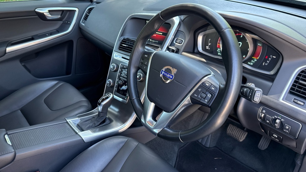 Volvo XC60 D5 [215] SE Lux Nav 5dr AWD Geartronic Diesel Estate - Image 4