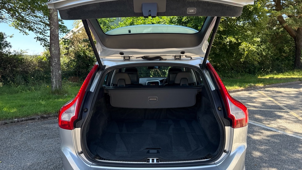 Volvo XC60 D5 [215] SE Lux Nav 5dr AWD Geartronic Diesel Estate - Image 13