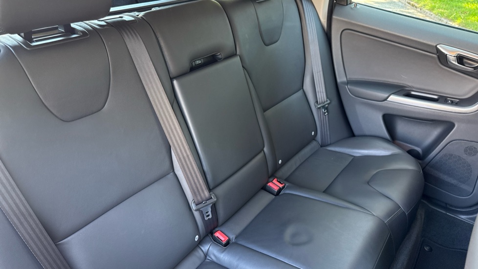 Volvo XC60 D5 [215] SE Lux Nav 5dr AWD Geartronic Diesel Estate - Image 33