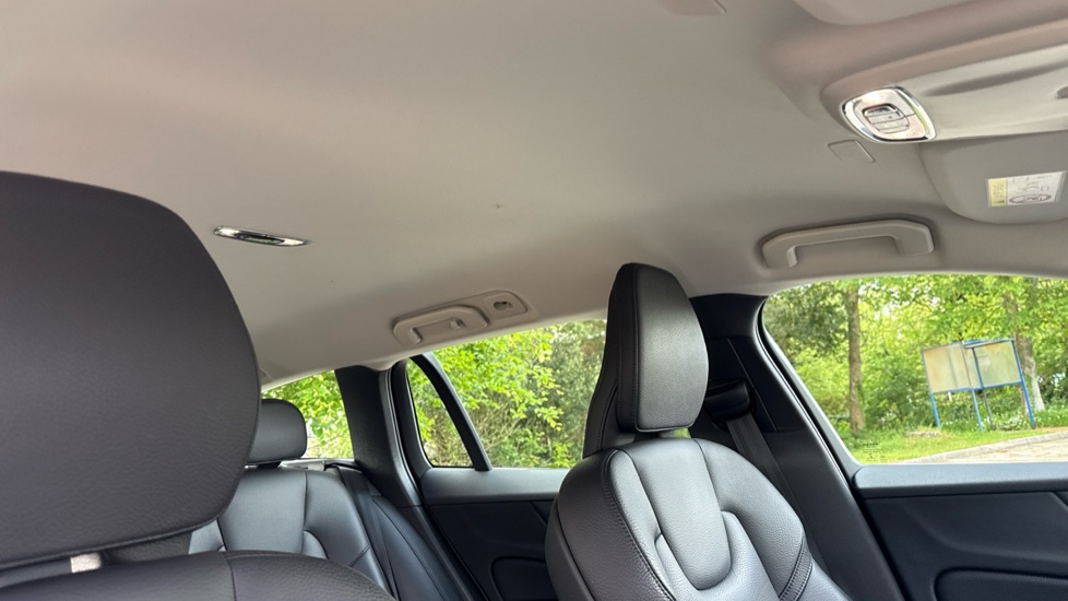 Volvo V60 2.0 B4D Inscription 5dr Auto Diesel Estate - Image 31