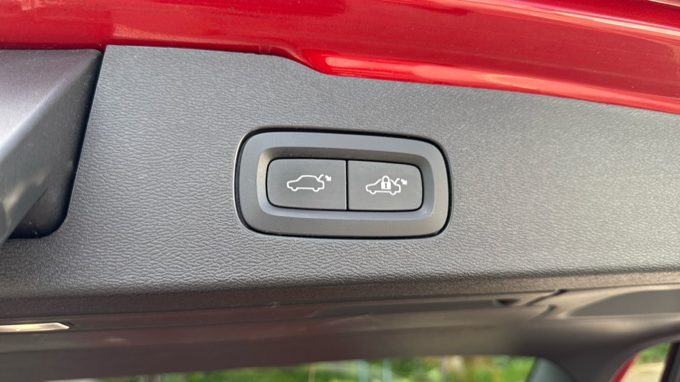 Volvo V60 2.0 B4D Inscription 5dr Auto Diesel Estate - Image 35