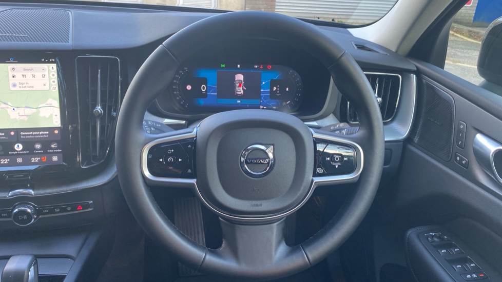 Volvo XC60 2.0 B5P Plus Dark 5dr AWD Geartronic Petrol Estate - Image 10