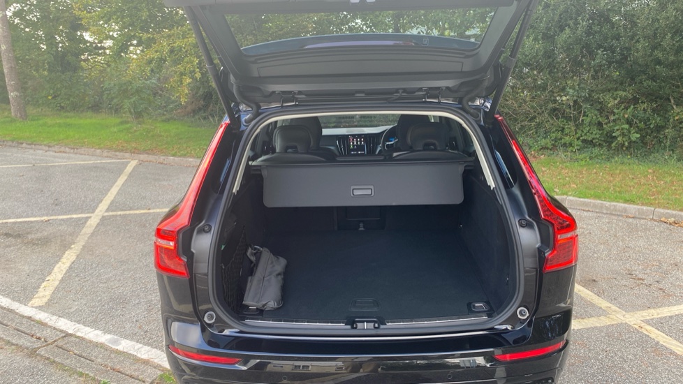 Volvo XC60 2.0 B5P Plus Dark 5dr AWD Geartronic Petrol Estate - Image 13