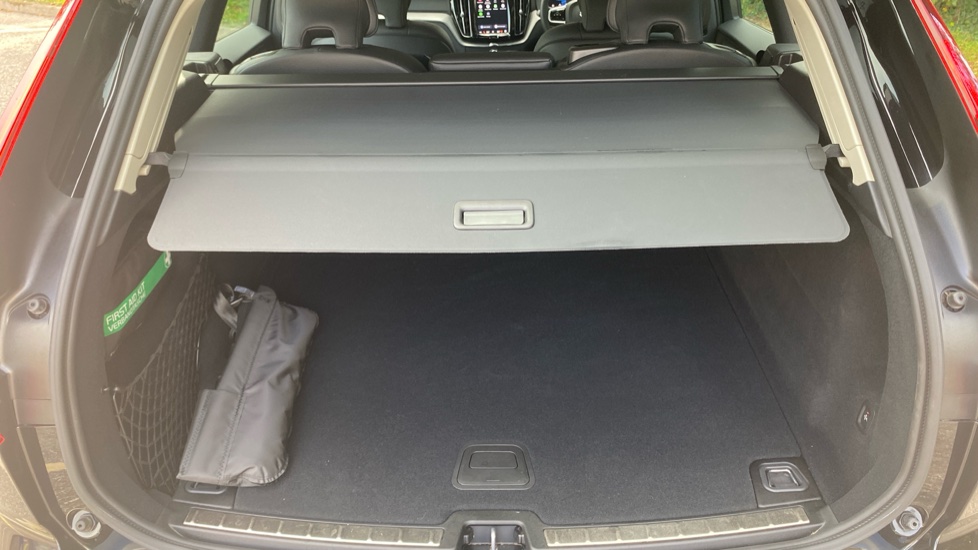 Volvo XC60 2.0 B5P Plus Dark 5dr AWD Geartronic Petrol Estate - Image 37