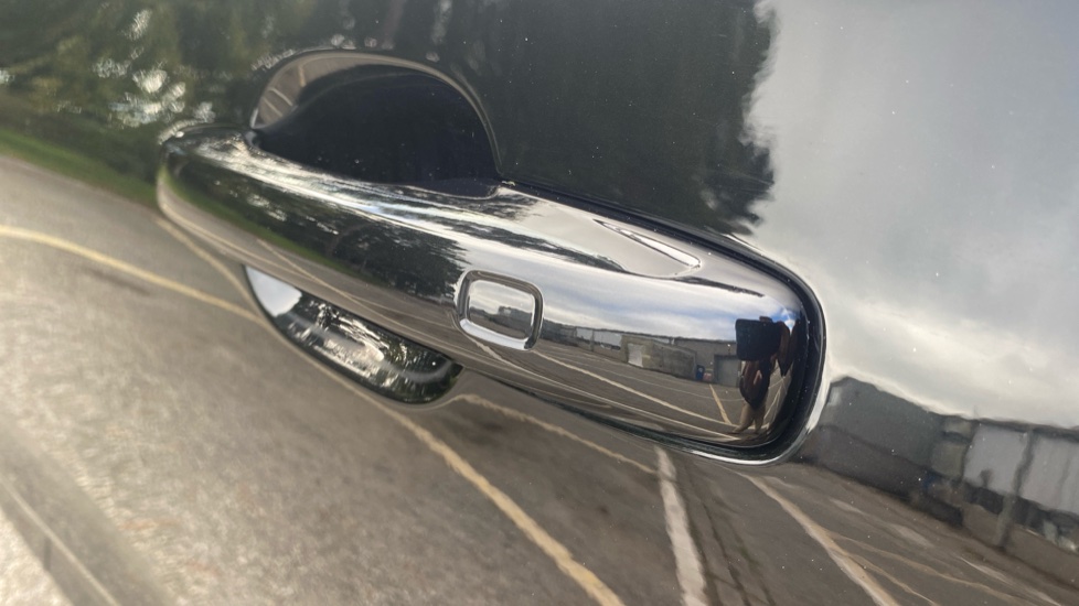 Volvo XC60 2.0 B5P Plus Dark 5dr AWD Geartronic Petrol Estate - Image 38