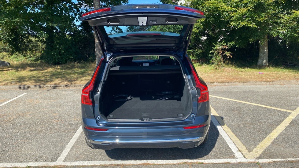 Volvo XC60 2.0 T6 [350] RC PHEV Core Bright 5dr AWD Gtron Estate - Image 13