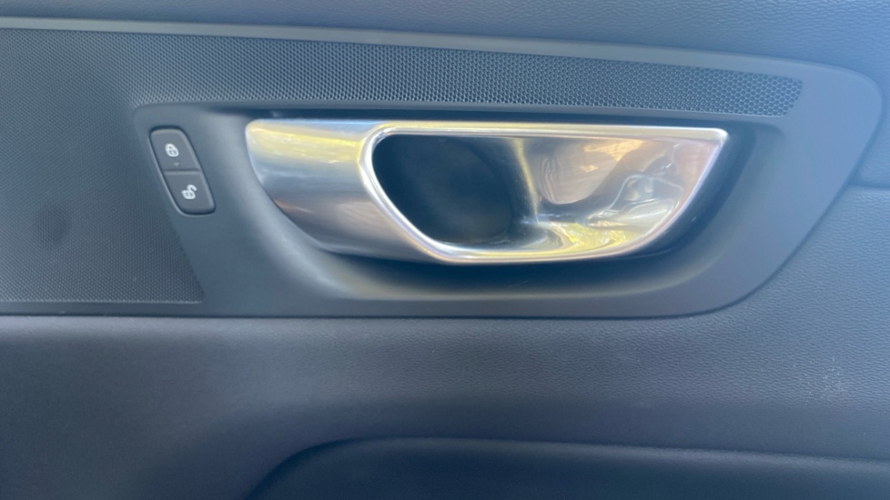 Volvo XC60 2.0 T6 [350] RC PHEV Core Bright 5dr AWD Gtron Estate - Image 29