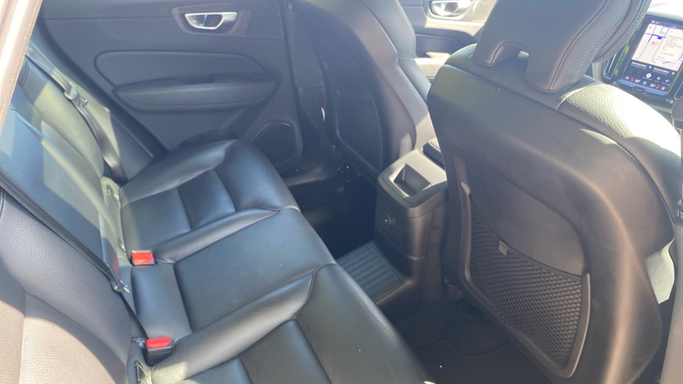 Volvo XC60 2.0 T6 [350] RC PHEV Core Bright 5dr AWD Gtron Estate - Image 33