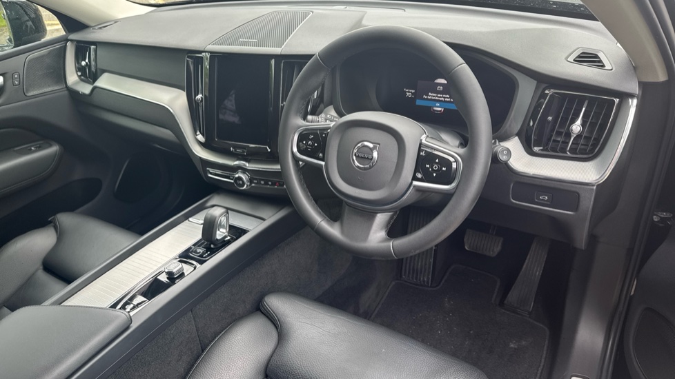 Volvo XC60 2.0 B4P Plus Dark 5dr Geartronic Petrol Estate - Image 4