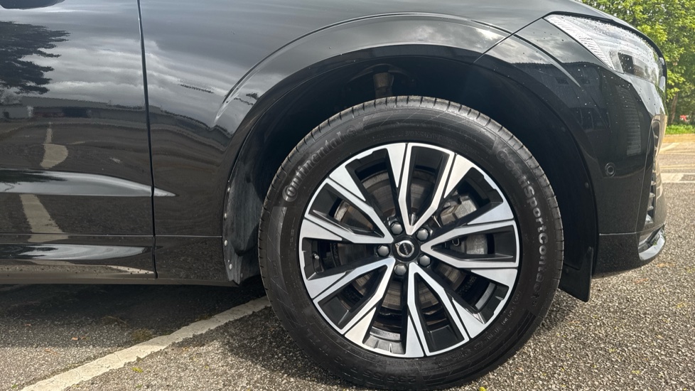 Volvo XC60 2.0 B4P Plus Dark 5dr Geartronic Petrol Estate - Image 9