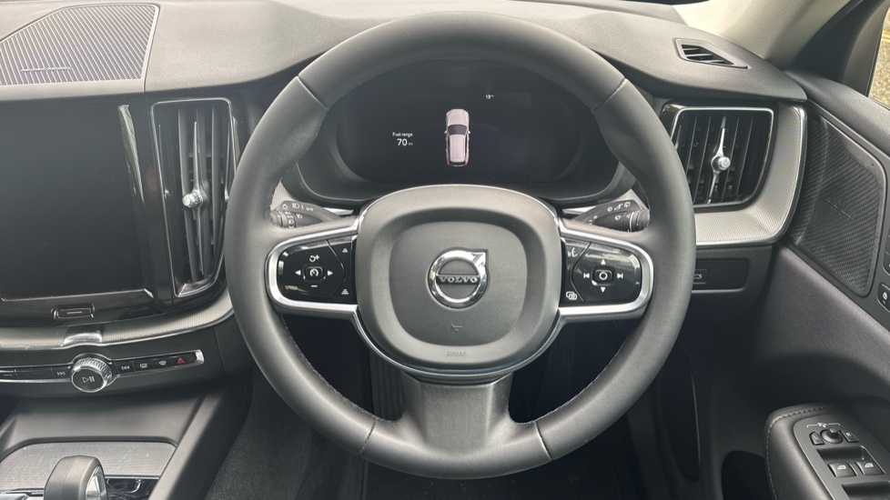 Volvo XC60 2.0 B4P Plus Dark 5dr Geartronic Petrol Estate - Image 10