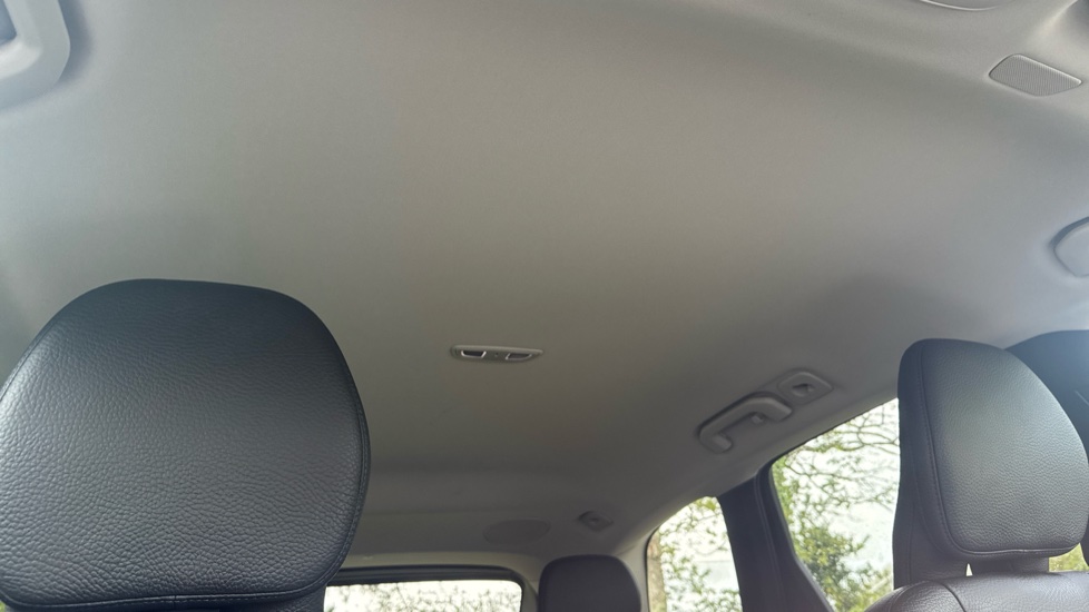 Volvo XC60 2.0 B4P Plus Dark 5dr Geartronic Petrol Estate - Image 31