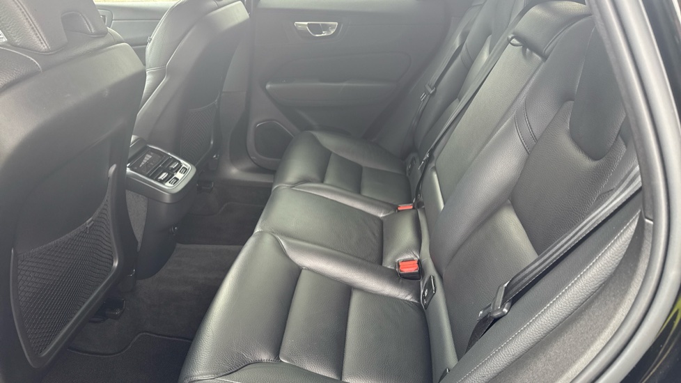 Volvo XC60 2.0 B4P Plus Dark 5dr Geartronic Petrol Estate - Image 33