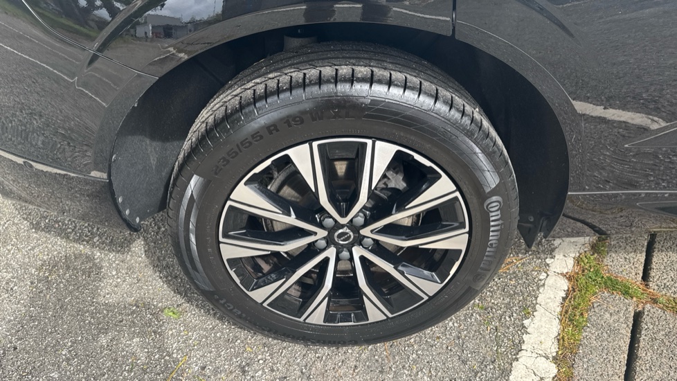 Volvo XC60 2.0 B4P Plus Dark 5dr Geartronic Petrol Estate - Image 36