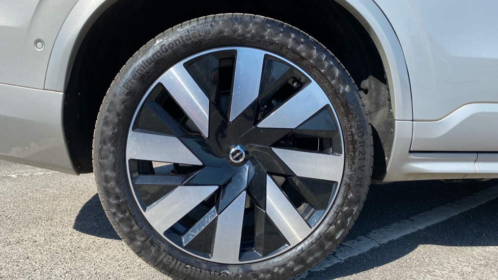 Volvo XC90 2.0 T8 [455] RC PHEV Ultimate Dark 5dr AWD Gtron Estate - Image 9