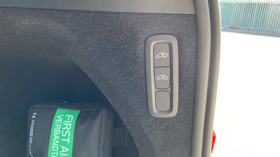 Volvo XC90 2.0 T8 [455] RC PHEV Ultimate Dark 5dr AWD Gtron Estate - Image 44