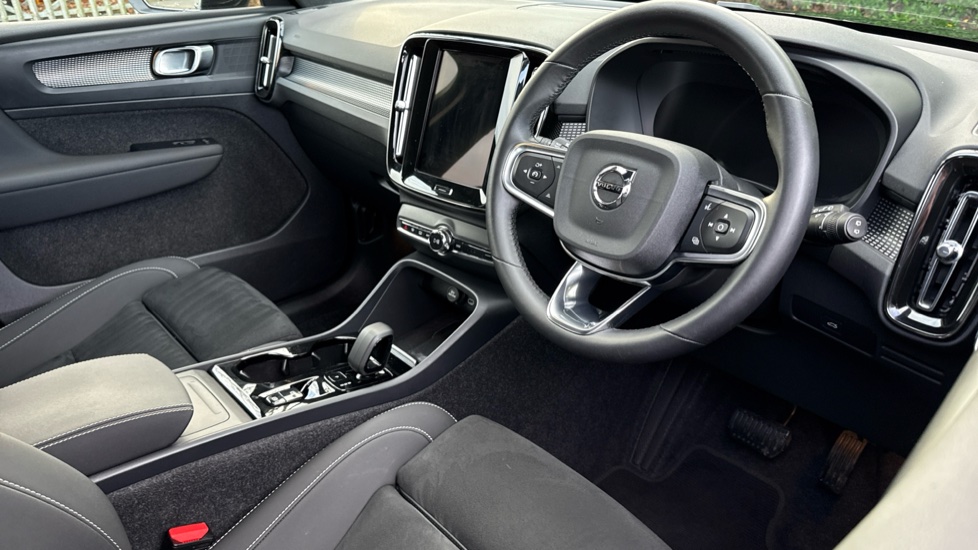 Volvo XC40 2.0 B3P Plus Dark 5dr Auto Petrol Estate - Image 4