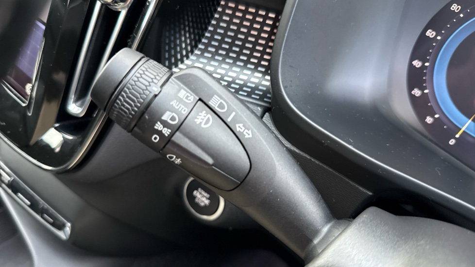 Volvo XC40 2.0 B3P Plus Dark 5dr Auto Petrol Estate - Image 20