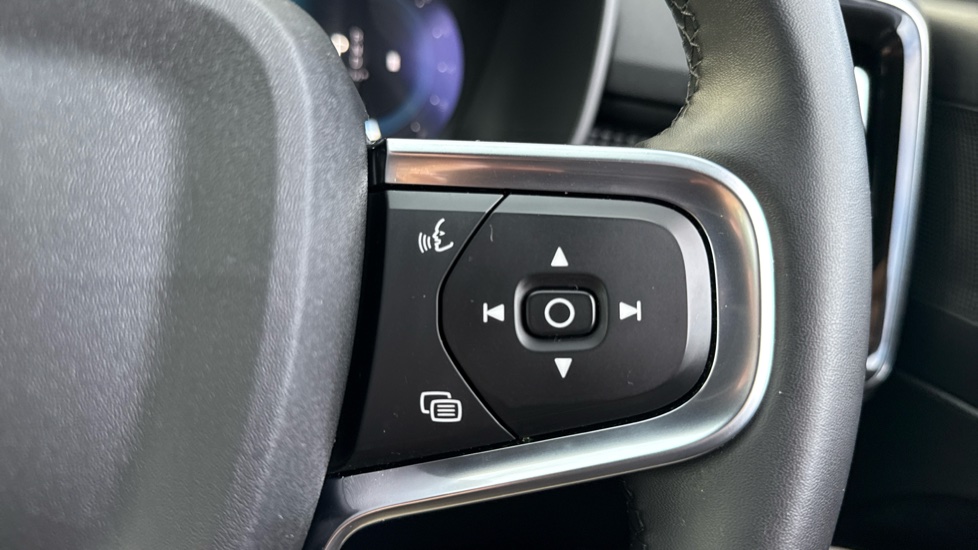 Volvo XC40 2.0 B3P Plus Dark 5dr Auto Petrol Estate - Image 22