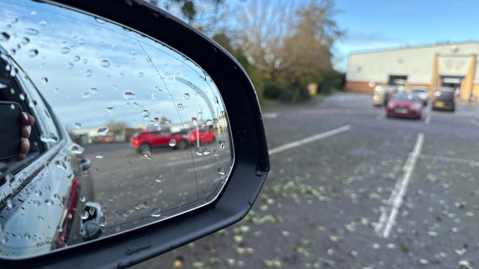 Volvo XC40 2.0 B3P Plus Dark 5dr Auto Petrol Estate - Image 32