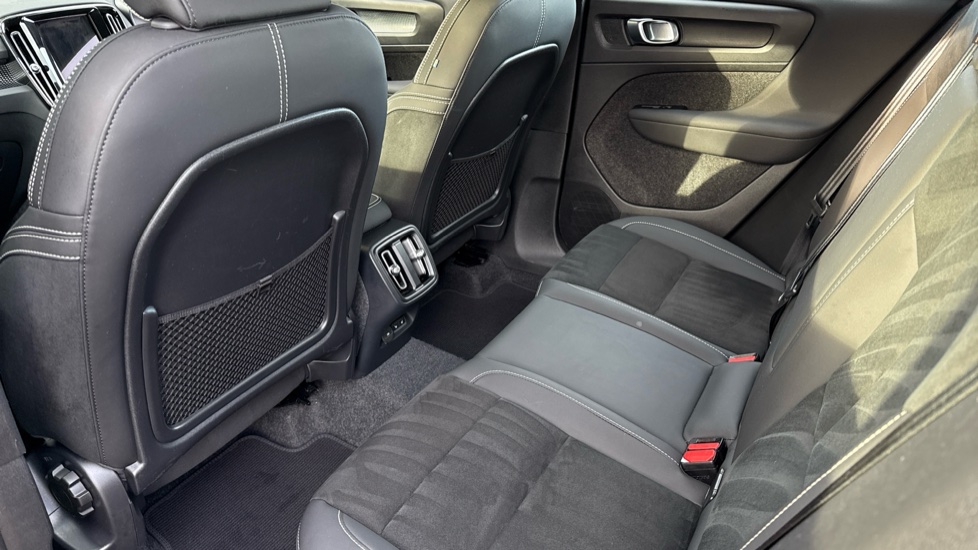 Volvo XC40 2.0 B3P Plus Dark 5dr Auto Petrol Estate - Image 33
