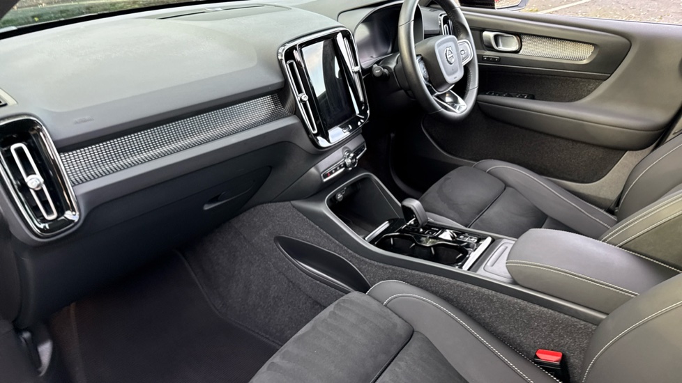 Volvo XC40 2.0 B3P Plus Dark 5dr Auto Petrol Estate - Image 39