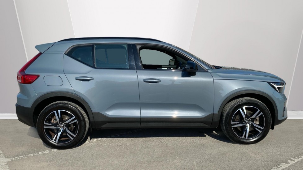 Volvo XC40 2.0 B4P Plus Dark 5dr AWD Auto Petrol Estate - Image 3