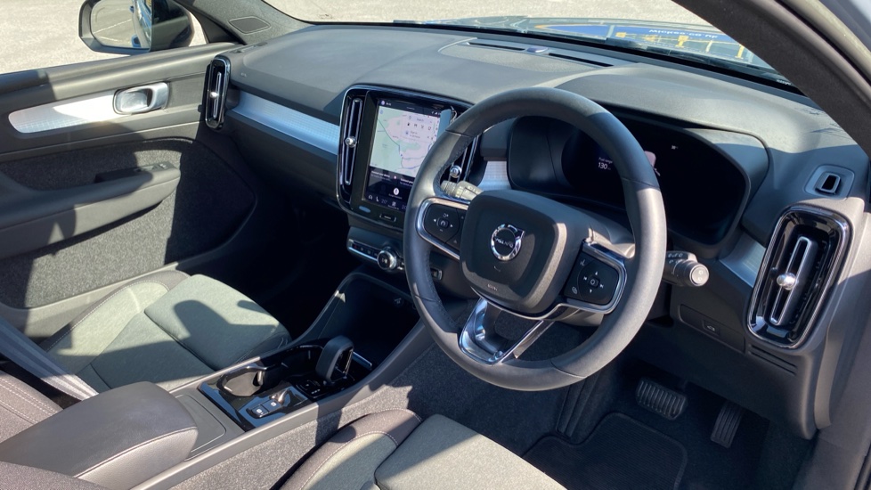 Volvo XC40 2.0 B4P Plus Dark 5dr AWD Auto Petrol Estate - Image 4