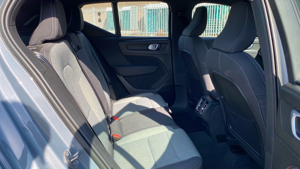 Volvo XC40 2.0 B4P Plus Dark 5dr AWD Auto Petrol Estate - Image 6
