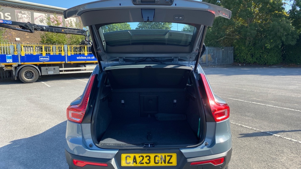 Volvo XC40 2.0 B4P Plus Dark 5dr AWD Auto Petrol Estate - Image 13
